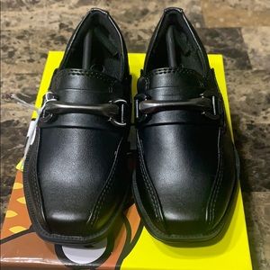 Smart fit, slip on, boys size 5, dress shoes